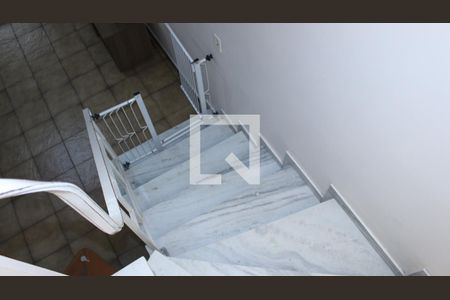 Casa à venda com 145m², 4 quartos e 2 vagasEscada