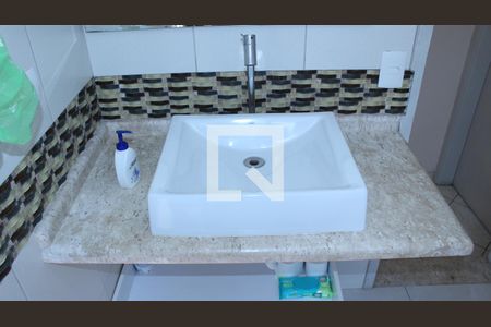 Casa à venda com 145m², 4 quartos e 2 vagasBanheiro 1