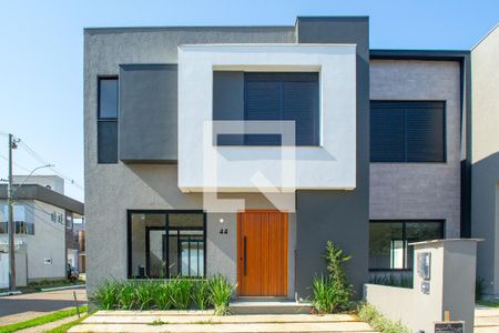 Casa de condomínio à venda com 157m², 3 quartos e 2 vagas Casa de condomínio à venda com 157m², 3 quartos e 2 vagasFachada