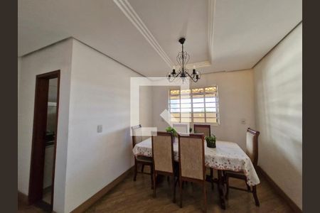Casa à venda com 360m², 4 quartos e 5 vagasSala