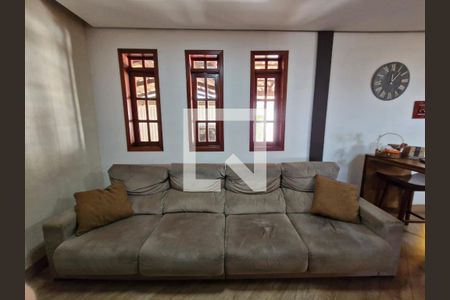 Casa à venda com 360m², 4 quartos e 5 vagasSala