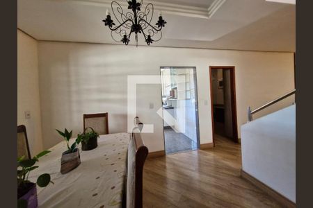 Casa à venda com 360m², 4 quartos e 5 vagasSala