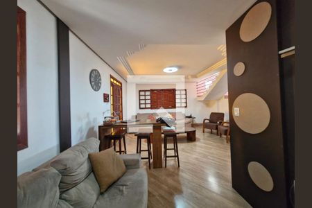 Casa à venda com 360m², 4 quartos e 5 vagasSala