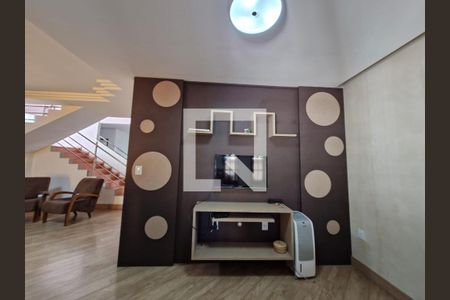 Casa à venda com 360m², 4 quartos e 5 vagasSala