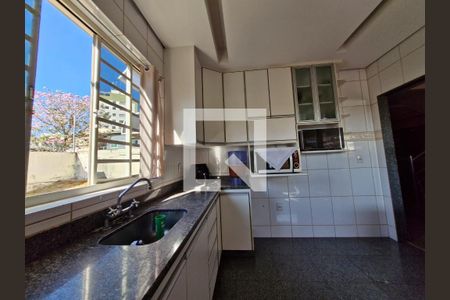Casa à venda com 360m², 4 quartos e 5 vagasCozinha