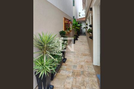 Casa à venda com 200m², 3 quartos e 2 vagasLateral