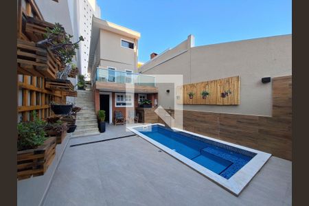 Casa à venda com 200m², 3 quartos e 2 vagasQuintal
