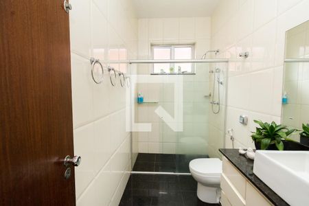 Casa à venda com 420m², 4 quartos e 4 vagas Casa à venda com 420m², 4 quartos e 4 vagasBanheiro Social