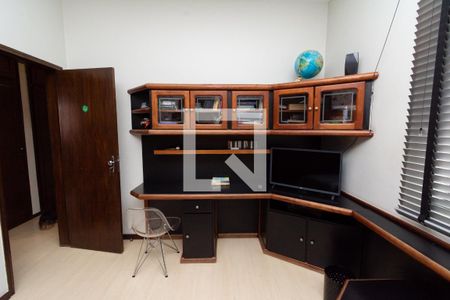 Casa à venda com 420m², 4 quartos e 4 vagas Casa à venda com 420m², 4 quartos e 4 vagasQuarto 1