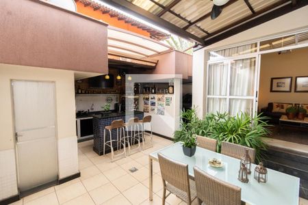 Casa à venda com 420m², 4 quartos e 4 vagas Casa à venda com 420m², 4 quartos e 4 vagasEspaço Gourmet