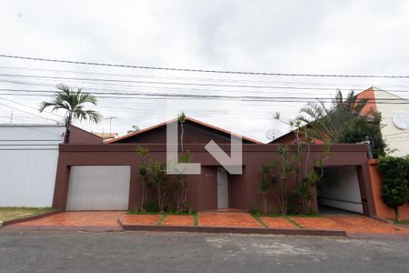 Casa à venda com 420m², 4 quartos e 4 vagasFachada