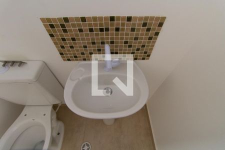 Banheiro de casa para alugar com 1 quarto, 55m² em Vila Darli, São Paulo