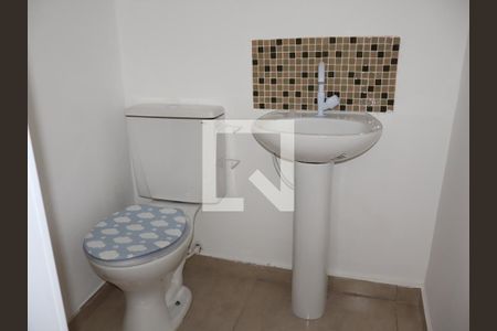 Banheiro social de casa para alugar com 1 quarto, 42m² em Vila Darli, São Paulo