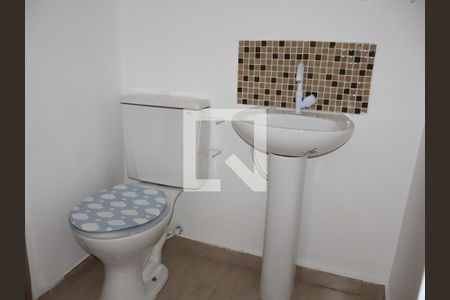 Banheiro social de casa para alugar com 1 quarto, 42m² em Vila Darli, São Paulo