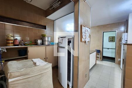 Apartamento para alugar com 282m², 4 quartos e 1 vagaÁrea de Serviço