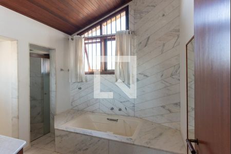 Casa à venda com 600m², 4 quartos e 4 vagasBanheiro da Suíte 1