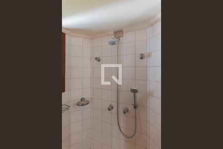 Casa à venda com 600m², 4 quartos e 4 vagasBanheiro das Suítes 3 e 4 