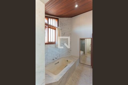 Casa à venda com 600m², 4 quartos e 4 vagasBanheiro da Suíte 1