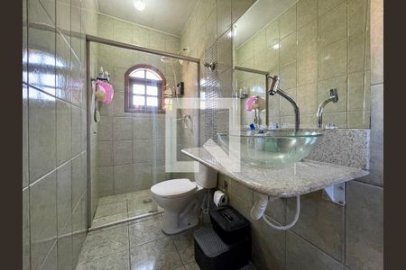 Casa à venda com 300m², 5 quartos e 4 vagasBanheiro 2