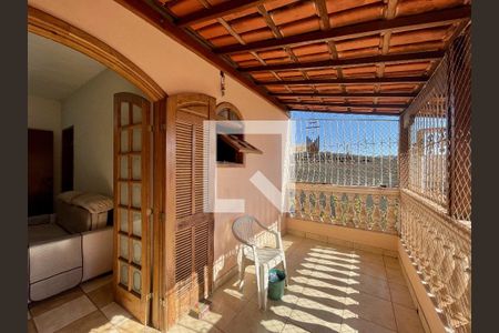 Casa à venda com 300m², 5 quartos e 4 vagasVaranda