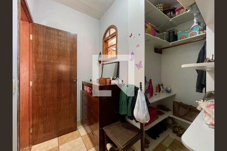 Casa à venda com 300m², 5 quartos e 4 vagasCloset 