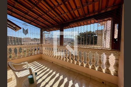 Casa à venda com 300m², 5 quartos e 4 vagasVaranda