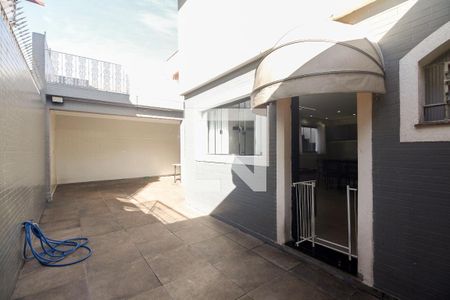 Quintal  de casa à venda com 4 quartos, 225m² em Vila Carrão, São Paulo
