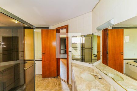 Apartamento à venda com 197m², 4 quartos e 3 vagasBanheiro Suíte 2