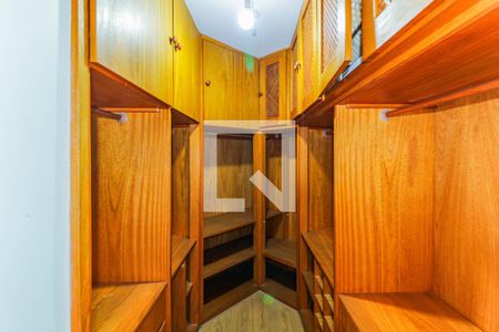 Apartamento à venda com 197m², 4 quartos e 3 vagasCloset Suíte 2