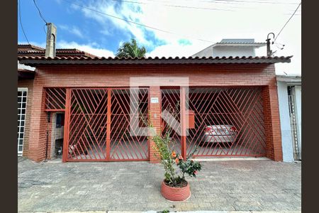 Casa para alugar com 80m², 3 quartos e 2 vagas Casa para alugar com 80m², 3 quartos e 2 vagasFachada