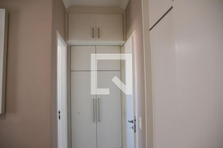 Apartamento à venda com 74m², 2 quartos e 2 vagasCorredor 