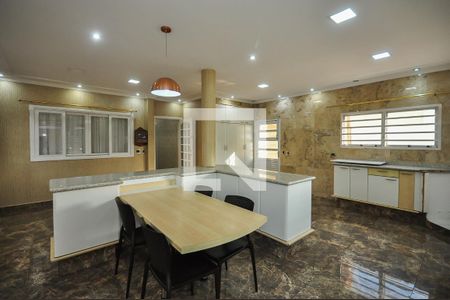 Casa para alugar com 500m², 4 quartos e 4 vagasCozinha