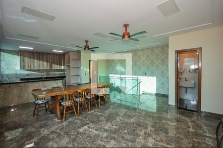 Casa para alugar com 500m², 4 quartos e 4 vagasCozinha do Salão de festa