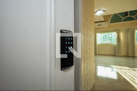 Casa para alugar com 500m², 4 quartos e 4 vagasFechadura Eletrônica da Suíte 2