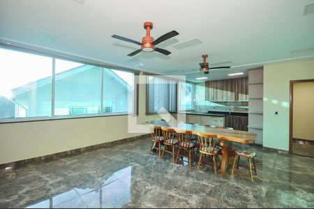 Casa para alugar com 500m², 4 quartos e 4 vagasCozinha do Salão de festa