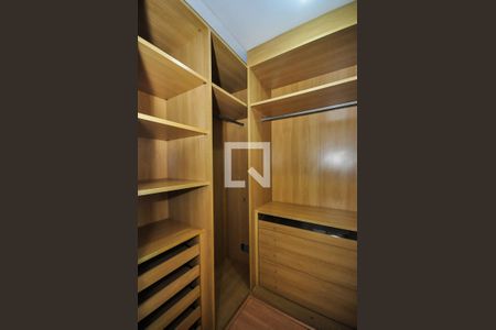 Casa para alugar com 500m², 4 quartos e 4 vagasArmário da Suíte 2