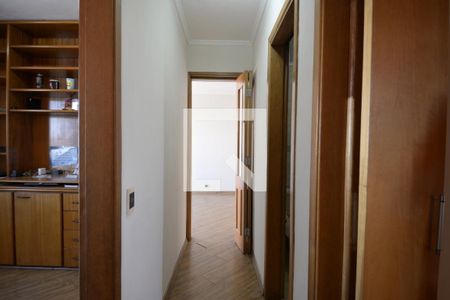 Corredor de apartamento à venda com 3 quartos, 71m² em Vila Firmiano Pinto, São Paulo