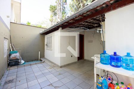 Casa à venda com 250m², 3 quartos e 4 vagasÁrea de Serviço