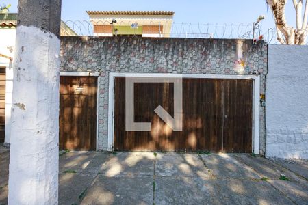 Casa à venda com 250m², 3 quartos e 4 vagasFachada