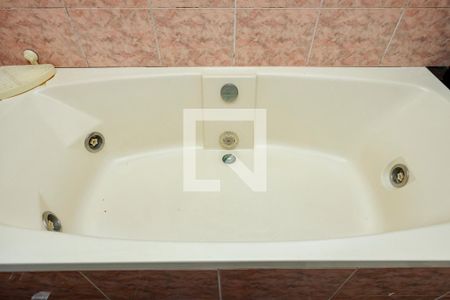 Casa à venda com 250m², 3 quartos e 4 vagasSuíte - Banheiro