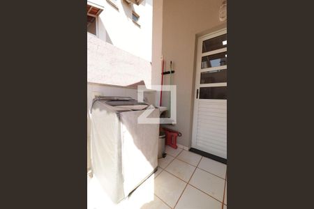 Área de Serviço  de casa de condomínio para alugar com 3 quartos, 99m² em Vila do Golf, Ribeirão Preto