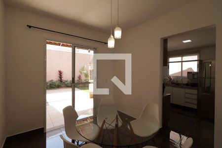 Sala de casa de condomínio para alugar com 3 quartos, 99m² em Vila do Golf, Ribeirão Preto