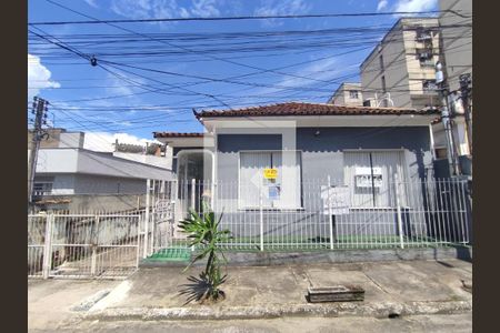 Casa para alugar com 90m², 2 quartos e 2 vagasFachada