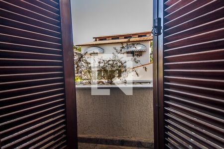 Casa de condomínio à venda com 435m², 4 quartos e 2 vagasVaranda