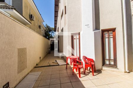 Casa de condomínio à venda com 435m², 4 quartos e 2 vagasCorredor