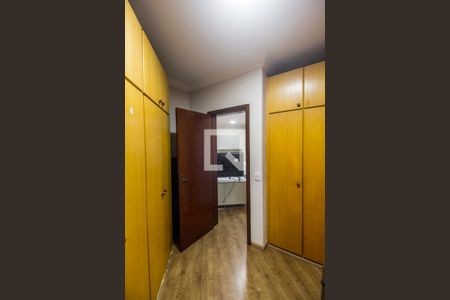 Casa de condomínio à venda com 435m², 4 quartos e 2 vagasCloset da suíte 1