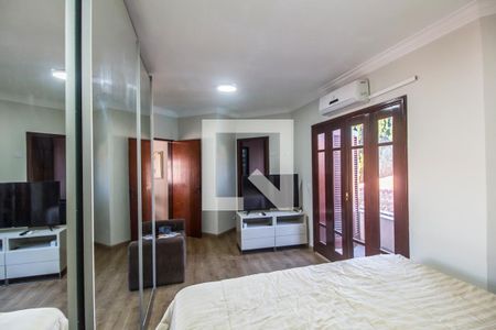 Casa de condomínio à venda com 435m², 4 quartos e 2 vagasSuíte master