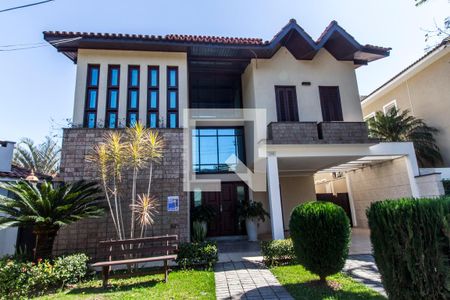 Casa de condomínio à venda com 435m², 4 quartos e 2 vagasFachada