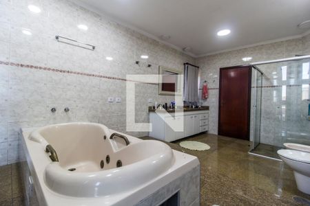 Casa de condomínio à venda com 435m², 4 quartos e 2 vagasBanheiro da Suíte 1