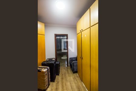 Casa de condomínio à venda com 435m², 4 quartos e 2 vagasCloset da suíte 1